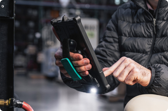 Samsung rugged tablet met handstrap en accessoire