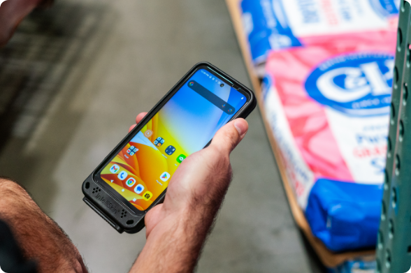 Zebra-handheld met IntelliSkin in retailomgeving